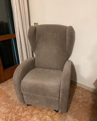Poltrona elettrica per anziani