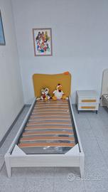 letto singolo e comodino