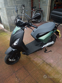 125 piaggio elettrico con solo 100 km