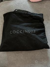Borsa a tracolla Coccinelle in vernice traforata