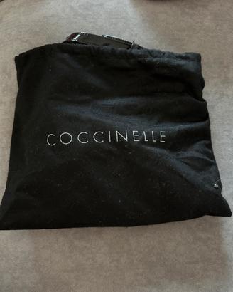 Borsa a tracolla Coccinelle in vernice traforata