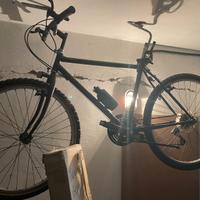 Bicicletta mountain bike