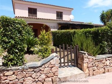 Villetta su due livelli Giugno Luglio Agosto