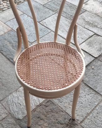 sedie bianche thonet 