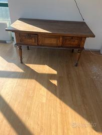 Tavolo in legno pregiato