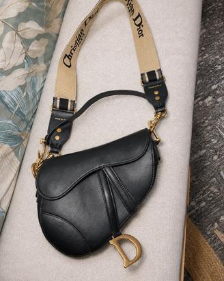 Borsa modello Saddle ⭐️ con tracolla ricamata