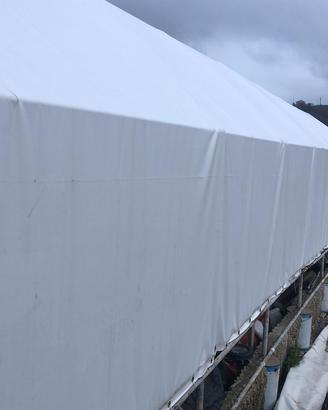 Tendoni telo pvc usati per coprire