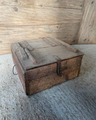 Bauletto antico in legno massello