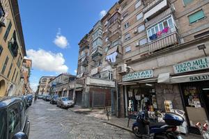 3 LOCALI A NAPOLI
