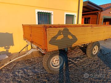 Rimorchio agricolo Rossi con sovrasponde