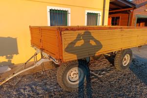 Rimorchio agricolo Rossi con sovrasponde