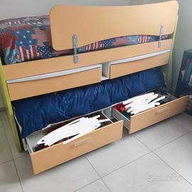 Letto a castello per bambini  con scaletta