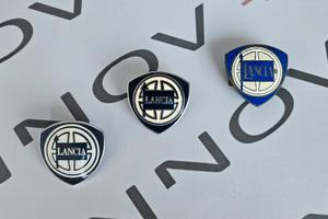 Fregi in metallo smaltato - Lancia Epoca