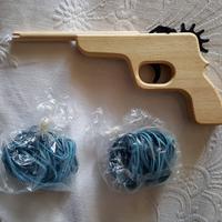 Pistola semiautomatica ad elastici in legno