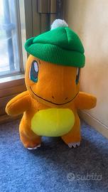Peluche Raro di Charmander con cappellino verde