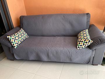 Divano tre posti grigio IKEA