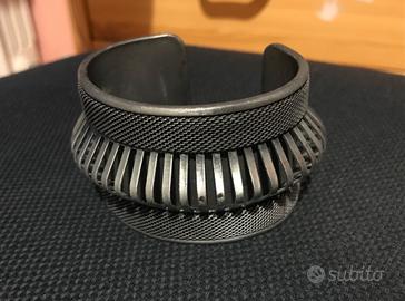 Bracciale rigido a polsino