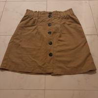 Gonna beige con chiusura a bottoni