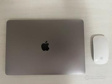 MacBook Air, Retina, 13" pollici, 2019 + Mouse