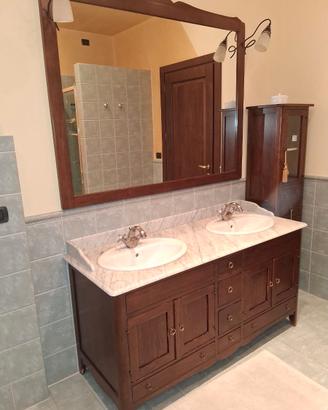 Mobile del bagno con due lavabi