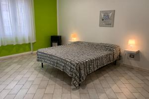 STANZA MATRIMONIALE per ragazze via Roma