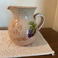 Brocca in ceramica “Vin de Corse” decorata