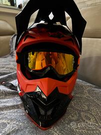 Casco da motocross con occhiali