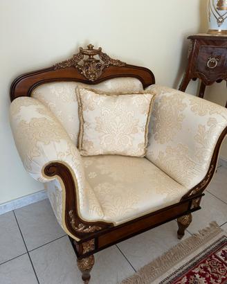 Poltrona antica in stile classico dorata barocco