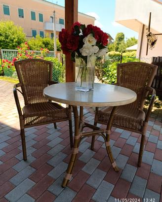 Tavoli da giardino con sedie