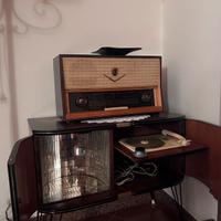 Mobile radio-giradischi vintage anni 60