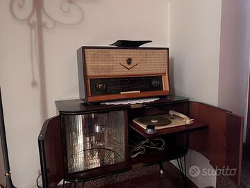 Mobile radio-giradischi vintage anni 60