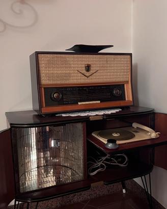Mobile radio-giradischi vintage anni 60