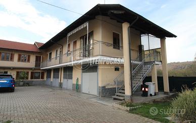 TRILOCALE IN BIFAMILIARE CON CORTILE E BOX AUTO