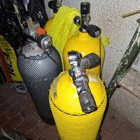 attrezz sub complete di bombole