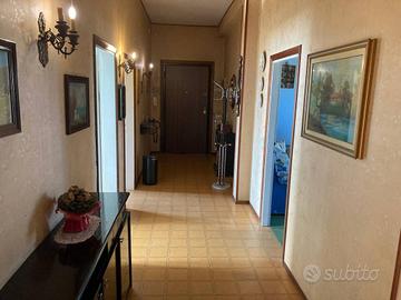 Appartamento di 98 m² con 4 locali e box auto a Em