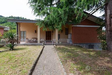 Villa di 320 m² con più di 5 locali e box auto dop