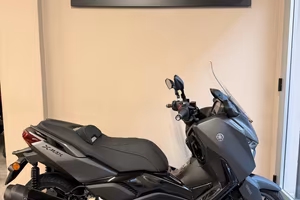 Yamaha X-Max 300 TECH +
