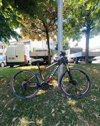 Trek 4900