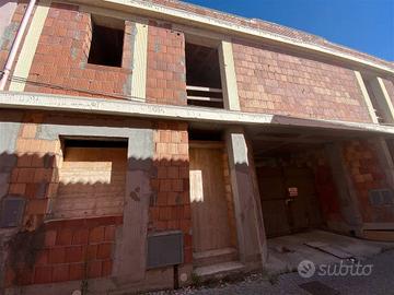 Semindipendente trilivelli allo stato grezzo