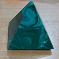 Piramide in malachite