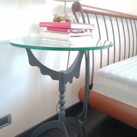 Letto matrimoniale in ciliegio e ferro con tavolin