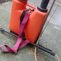 Pompa a spalla irroratrice pompante