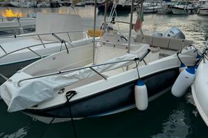 Barca a motore open quick silver active 605