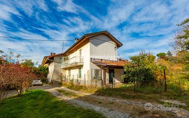 VILLETTA SEMIINDIPENDENTE IN COLLINA