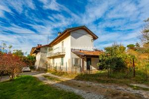 VILLETTA SEMIINDIPENDENTE IN COLLINA