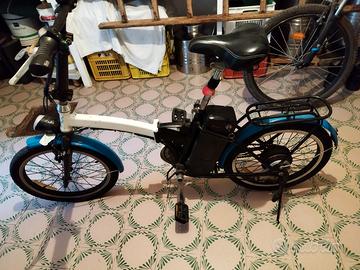 bici elettrica (acceleratore con manopola)