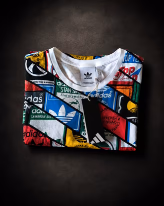 Maglia Adidas edizione speciale vintage con stampe