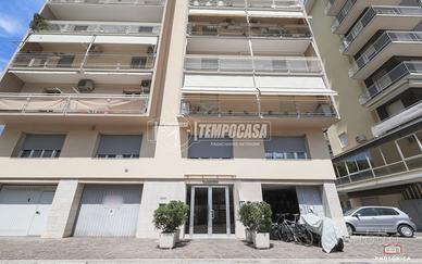 CINQUE LOCALI CON GARAGE