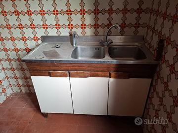 Mobile cucina con lavello