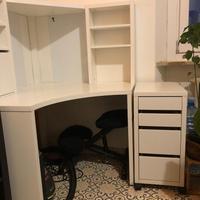 IKEA MICKE scrivania + cassettiera con rotelle 